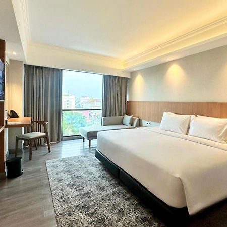 The Malioboro Hotel & Conference Center Yogyakarta Exterior foto