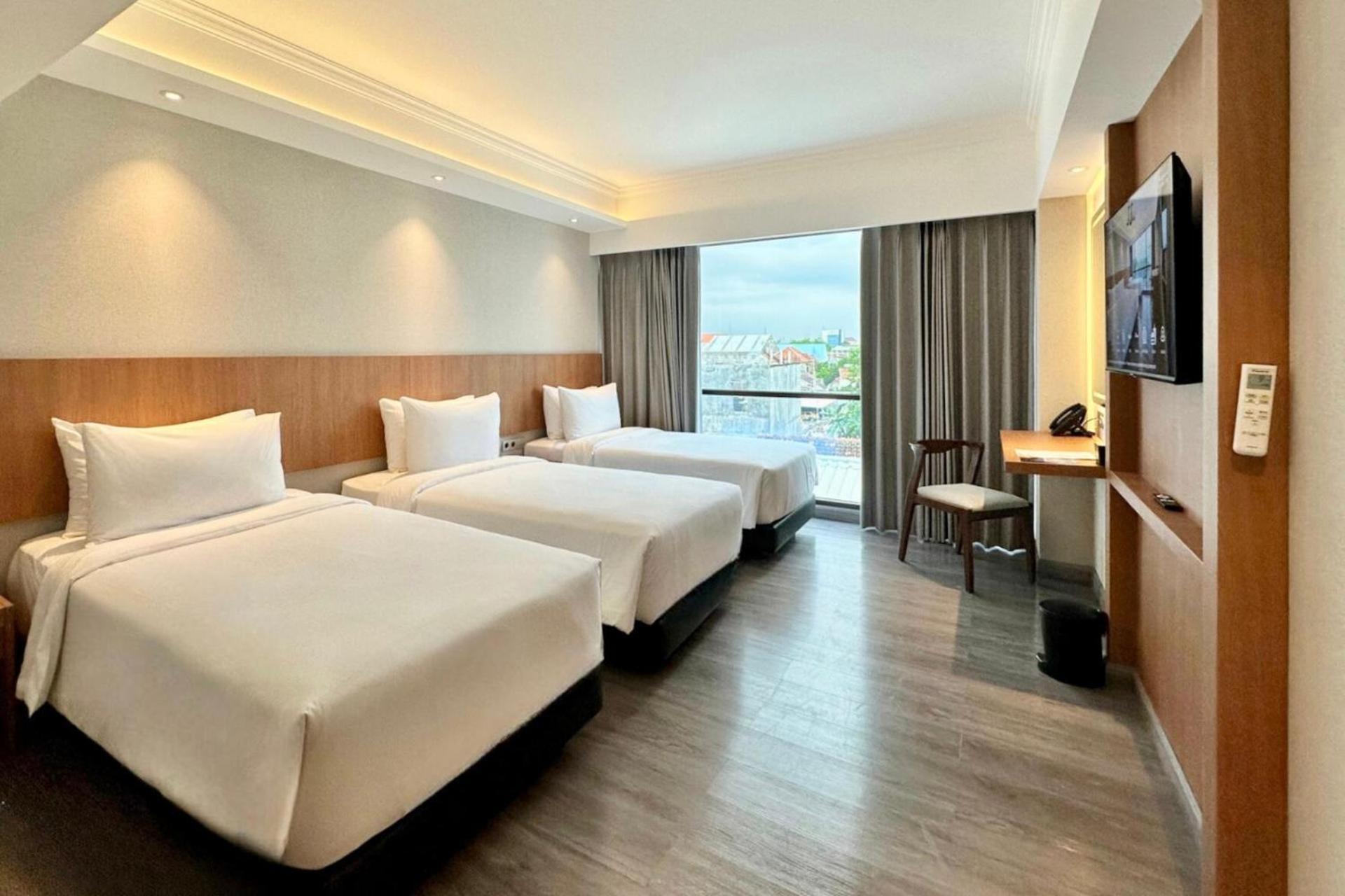 The Malioboro Hotel & Conference Center Yogyakarta Exterior foto